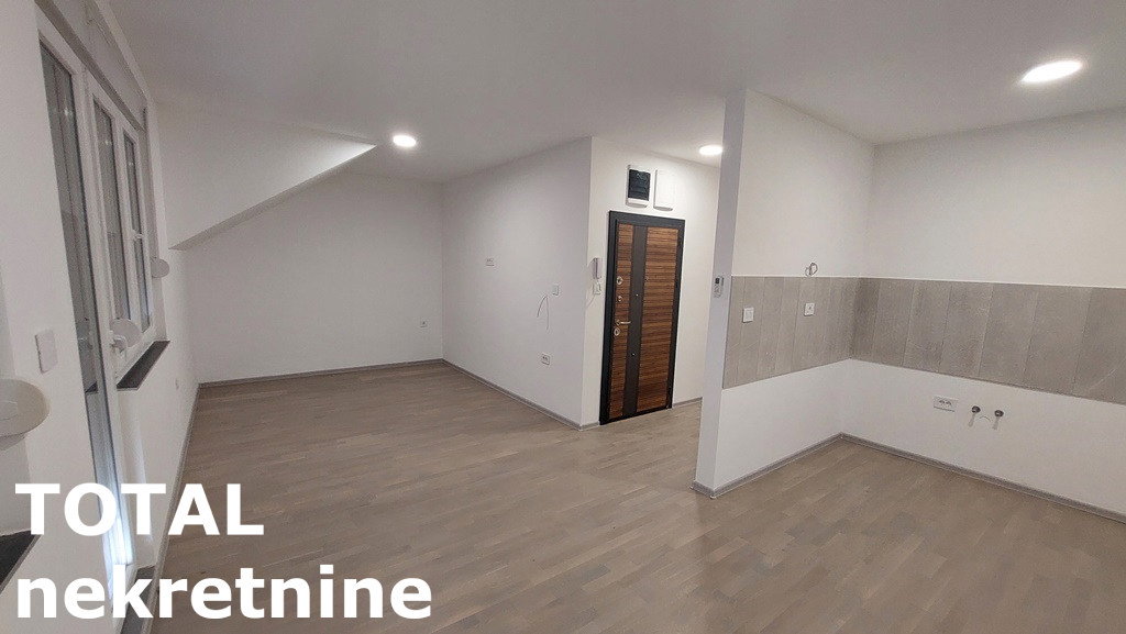 Četvorosoban stan na prodaju, Alibegovac, Novi Sad, 78m², 155.000 €