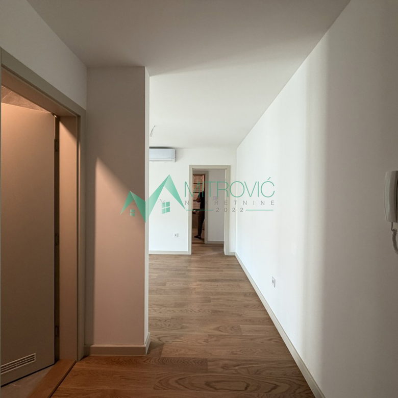 Stan Prodaja Novi Sad  80 m2