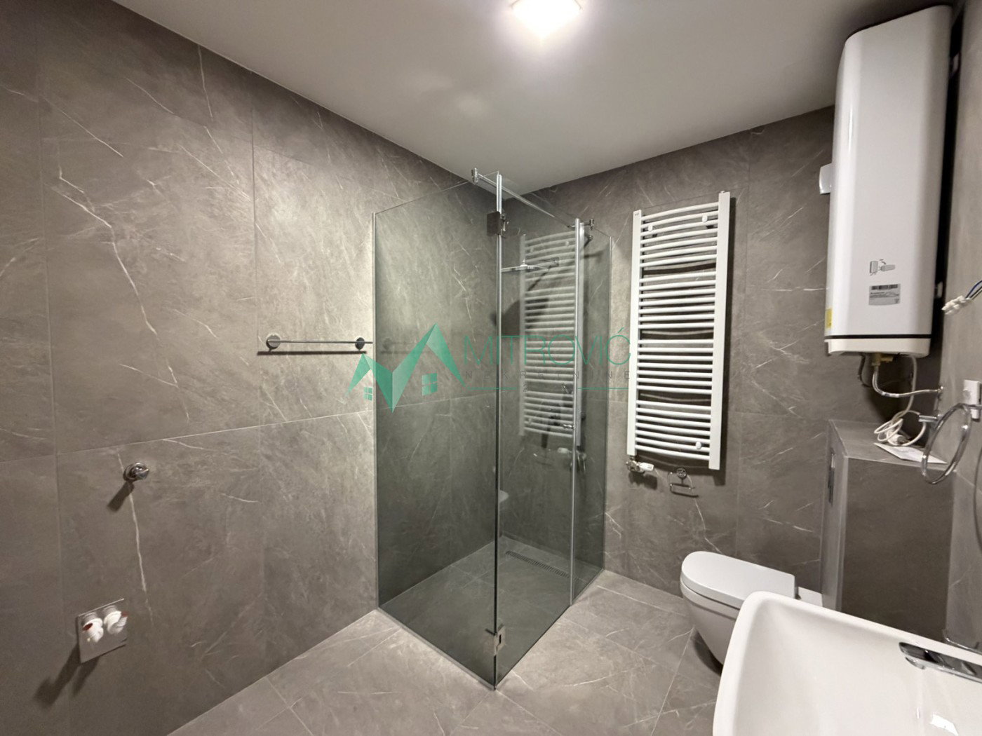 Četvorosoban stan na prodaju, Salajka, Novi Sad, 80m², 290.000 €
