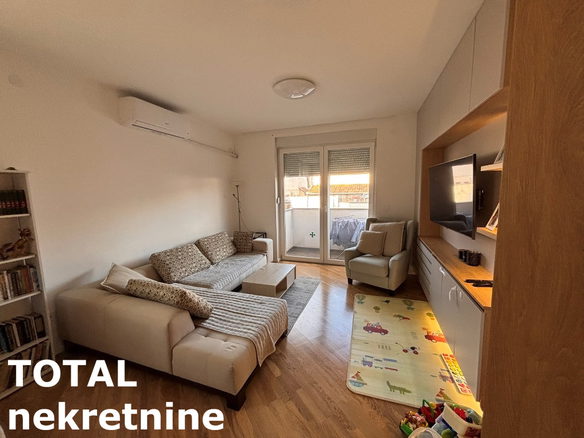 Stan Prodaja Novi Sad  82 m2