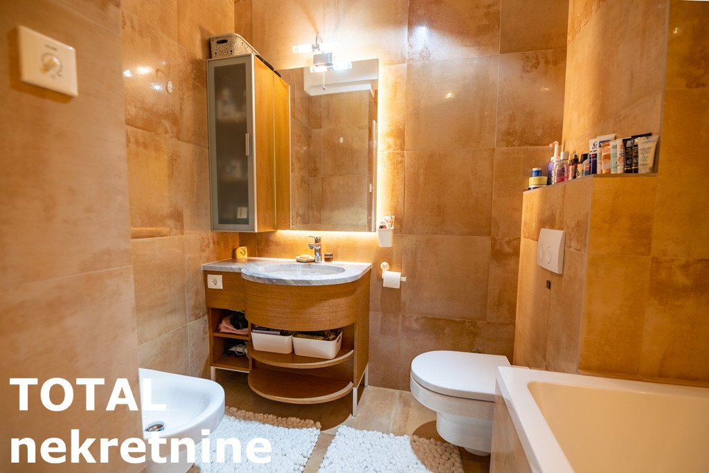 Višesoban stan na prodaju, Bulevar, Novi Sad, 213m², 617.700 €