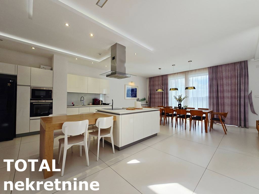 Višesoban stan na prodaju, Centar, Novi Sad, 352m², 1.573.840 €