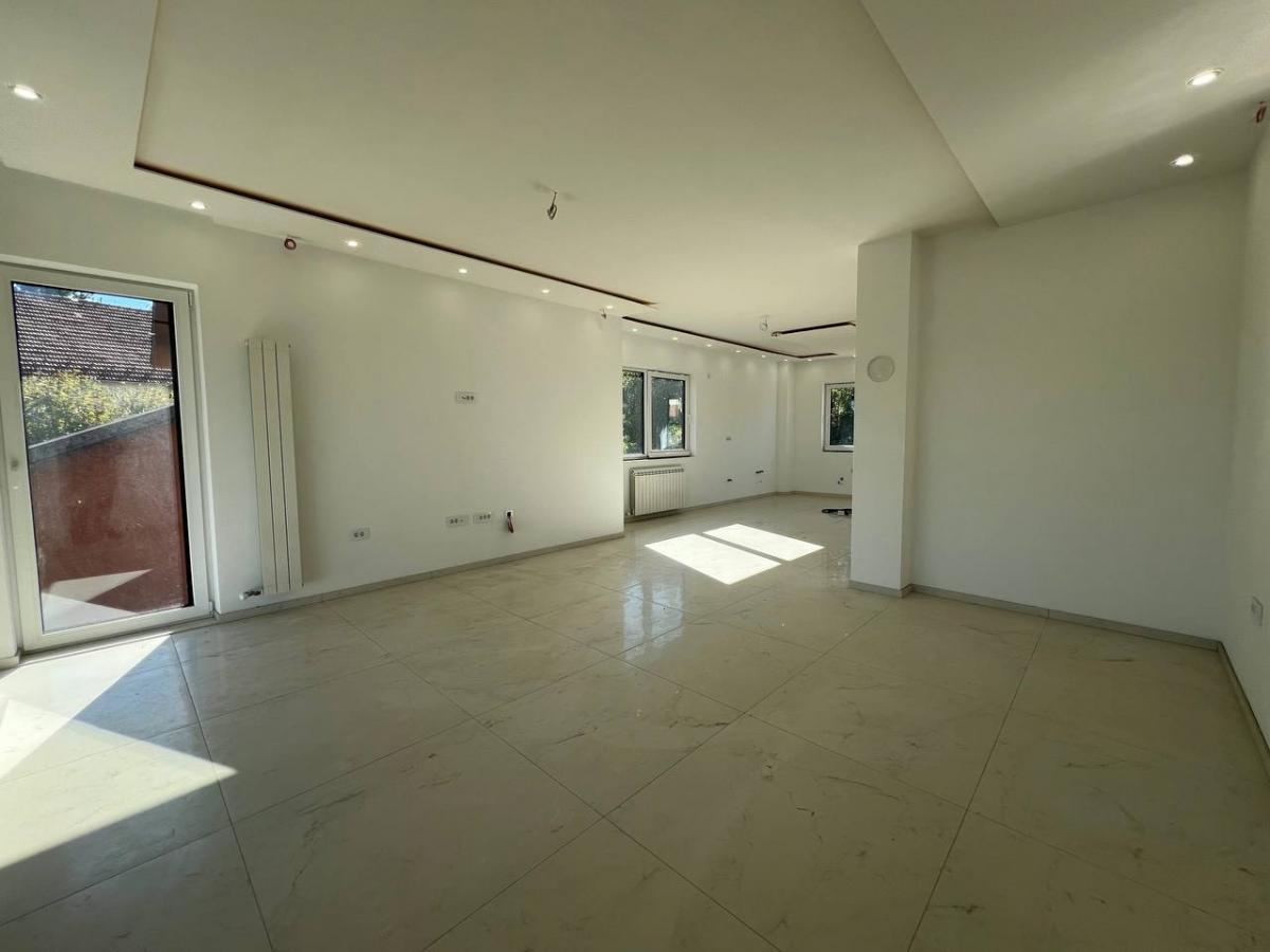 06wd58duzm-photo-2024-10-09-09-38-00-2- Kuća na prodaju, Sremska Kamenica, Novi Sad, 226m², 390.000 €