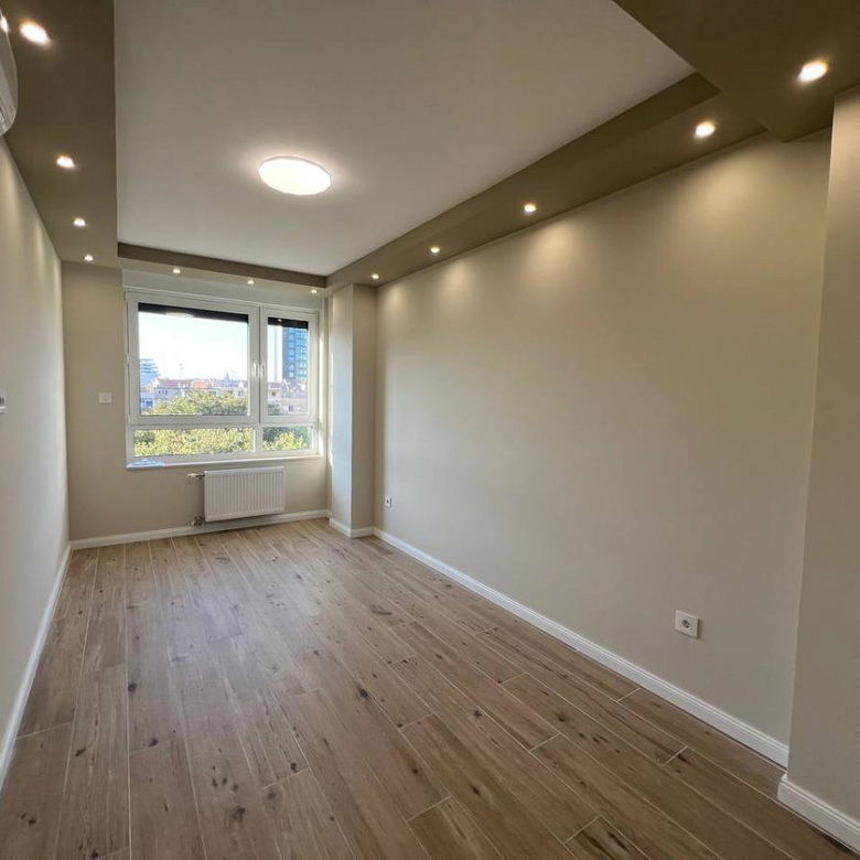 Lokal Izdavanje Novi Sad  101 m2