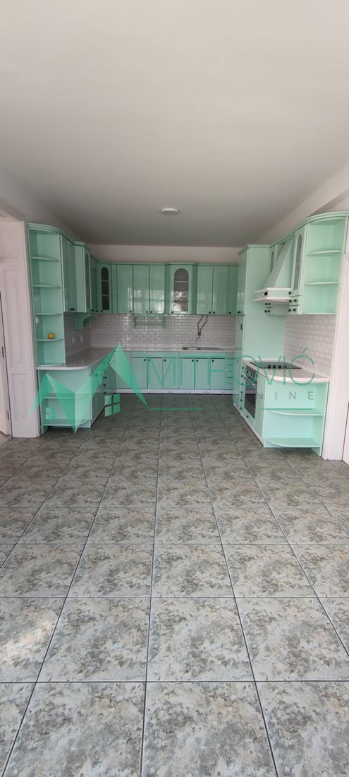 10 Lokal Prodaja Novi Sad Nova Detelinara 300 m2