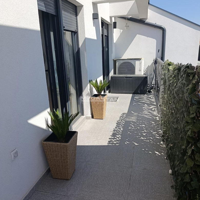 Trosoban stan na prodaju, Centar, Pančevo, 78m², 168.500 €
