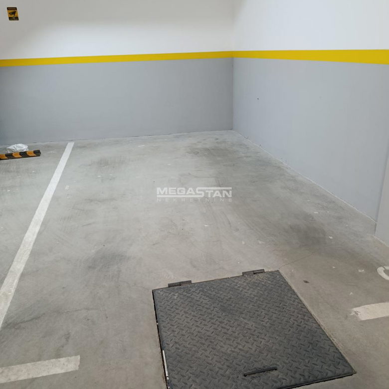 Trosoban stan na prodaju, Centar, Pančevo, 78m², 168.500 €