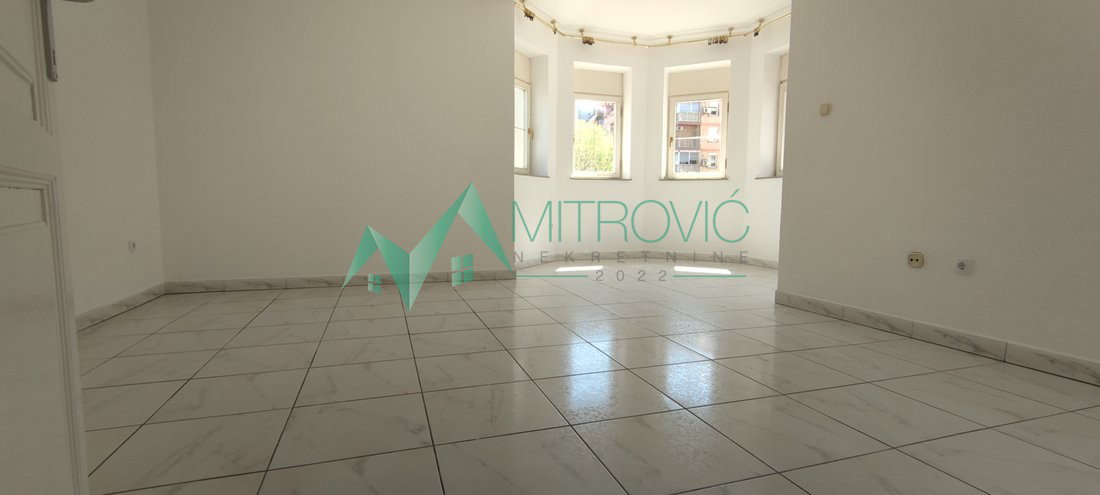 12 Lokal na prodaju, Nova Detelinara, Novi Sad, 300m², 3.500 €