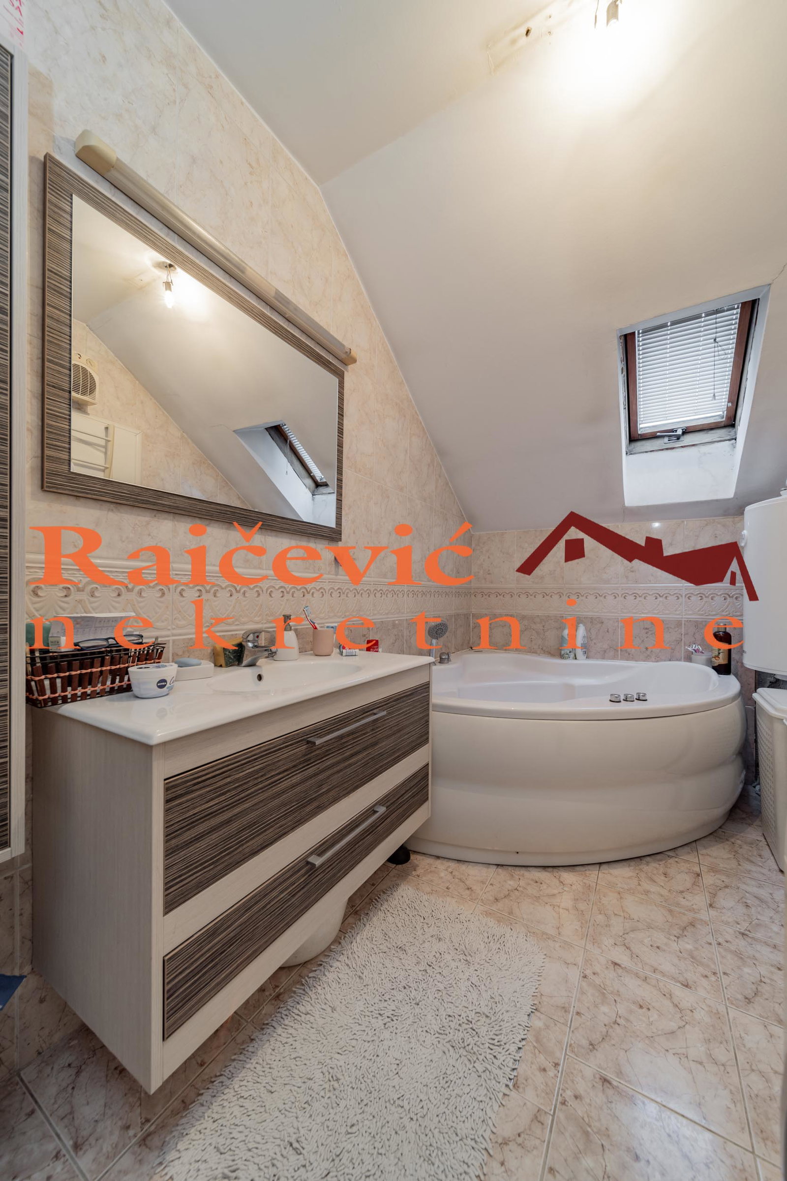 124870 Četvorosoban stan na prodaju, Centar, Beograd, 202m², 540.000 €