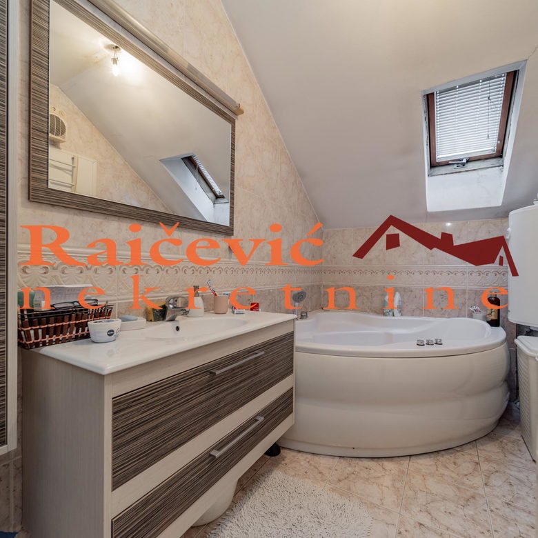 Četvorosoban stan na prodaju, Centar, Beograd, 202m², 540.000 €