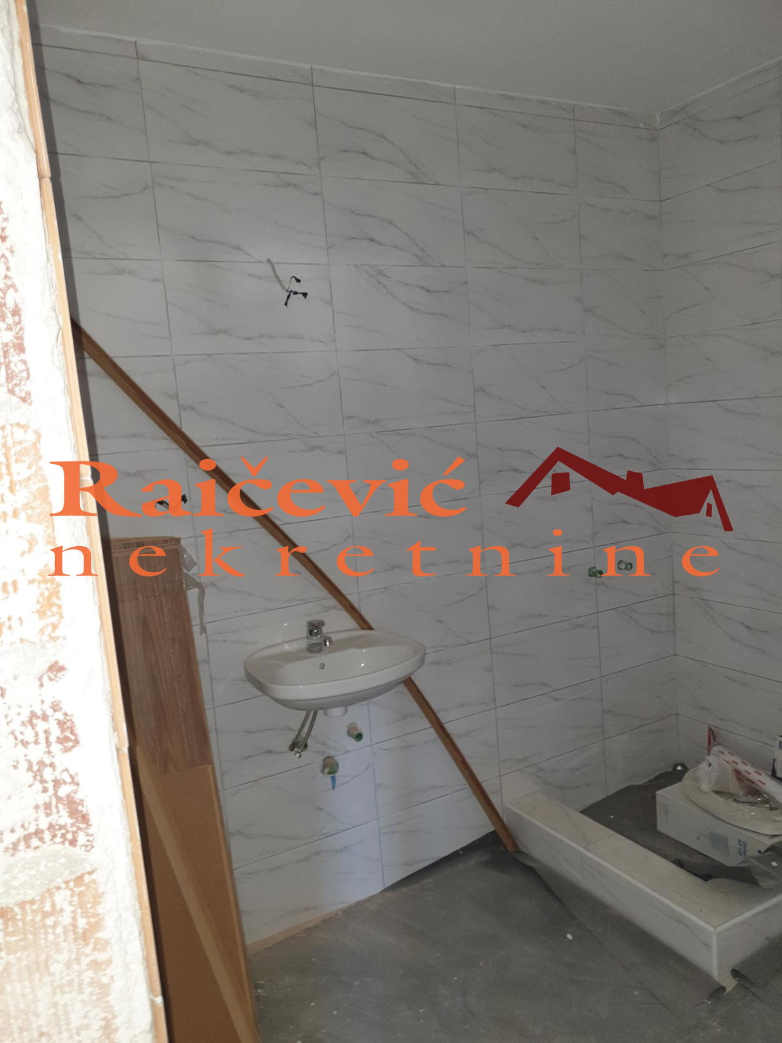 Četvorosoban stan na prodaju, Jajinci, Beograd, 66m², 150.000 €