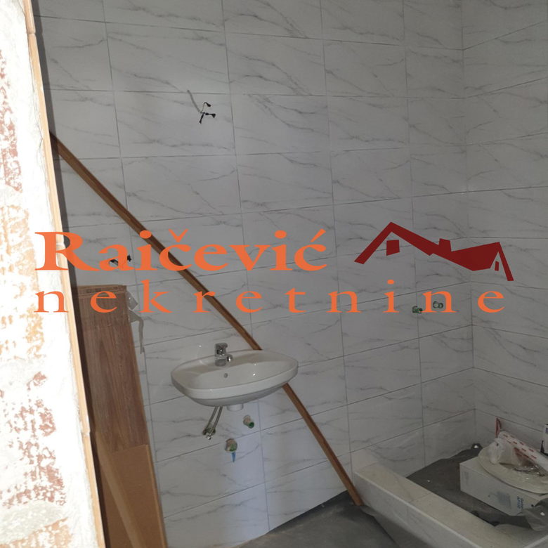 Četvorosoban stan na prodaju, Jajinci, Beograd, 66m², 150.000 €