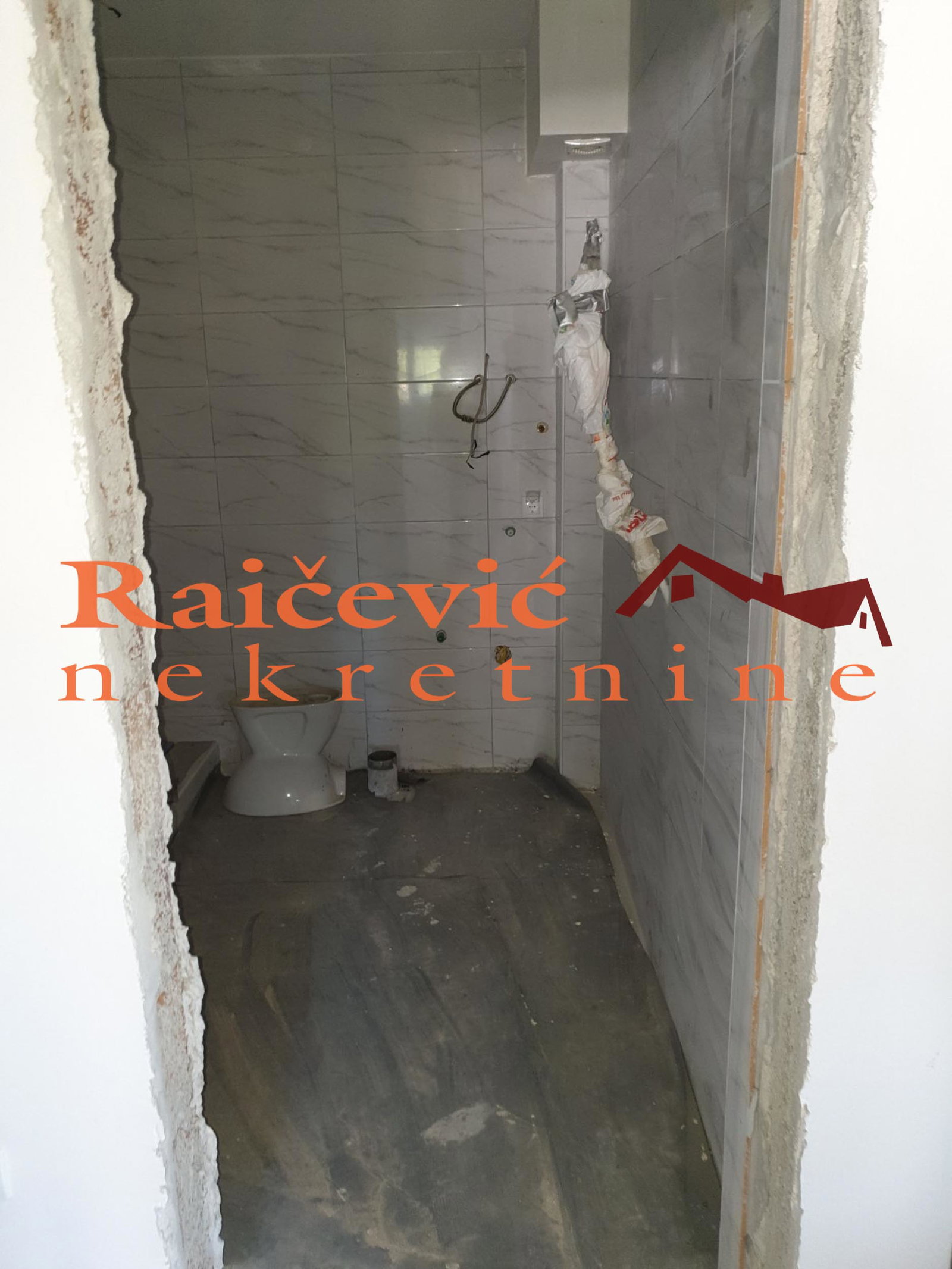 Četvorosoban stan na prodaju, Jajinci, Beograd, 66m², 150.000 €