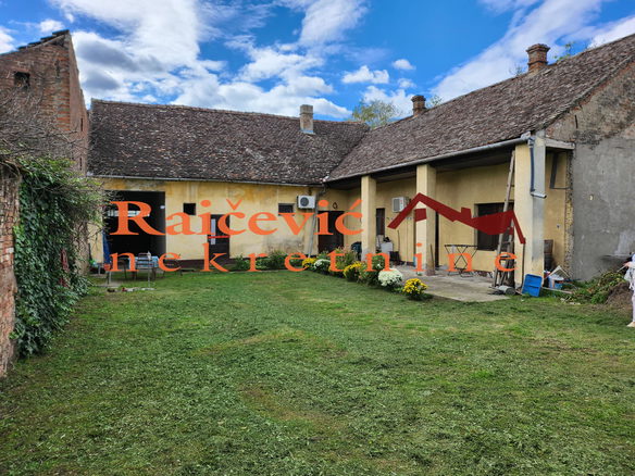 Kuća Prodaja Sremska Mitrovica  249 m2