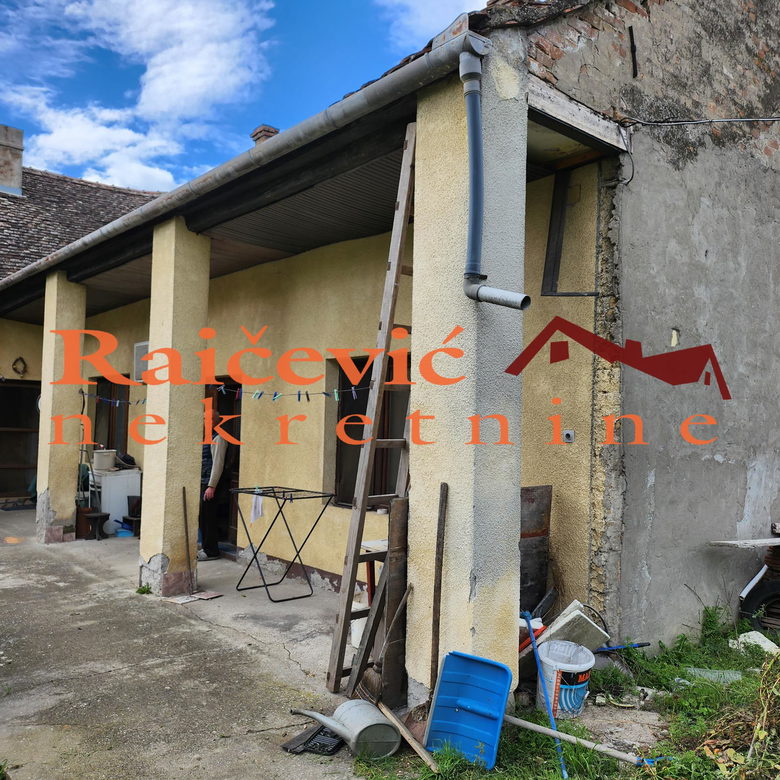 Kuća Prodaja Sremska Mitrovica  249 m2