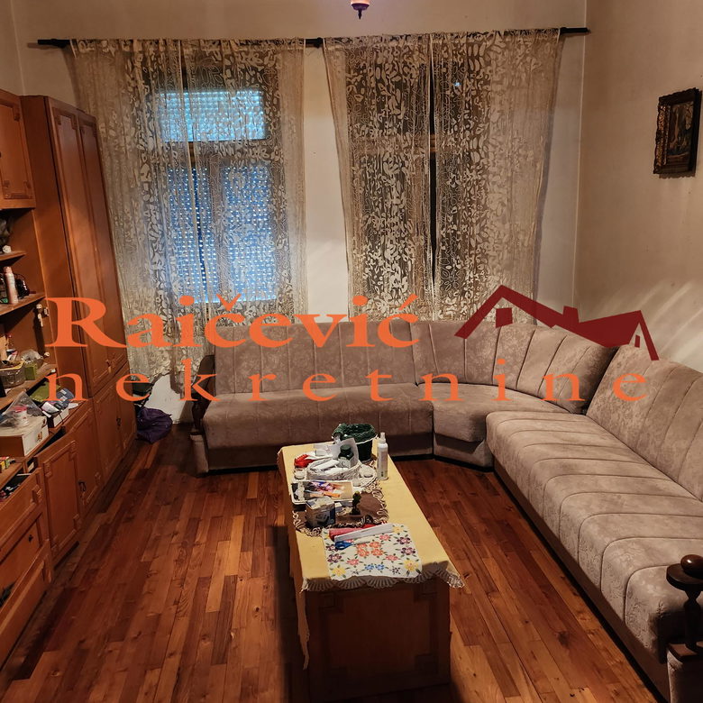 Kuća Prodaja Sremska Mitrovica  249 m2