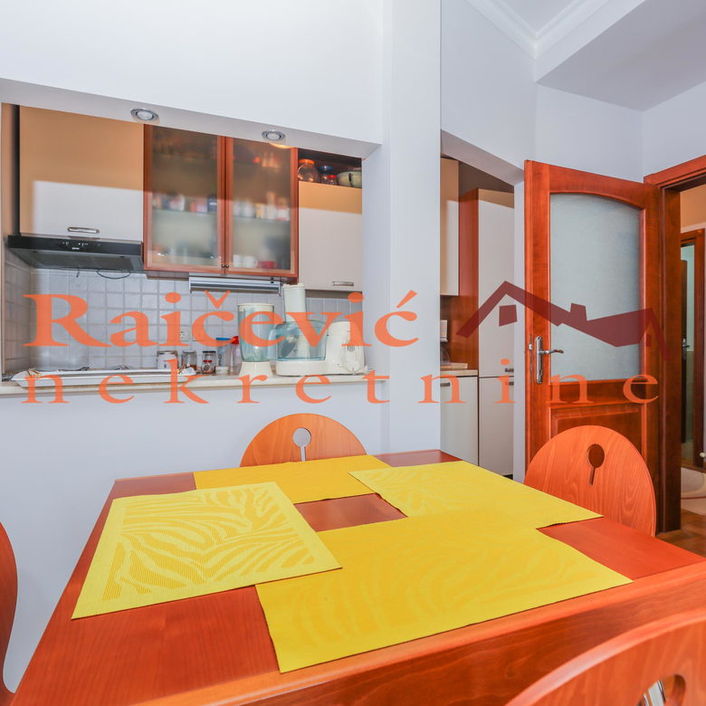Četvorosoban stan na prodaju, Voždovac, Beograd, 86m², 299.000 €