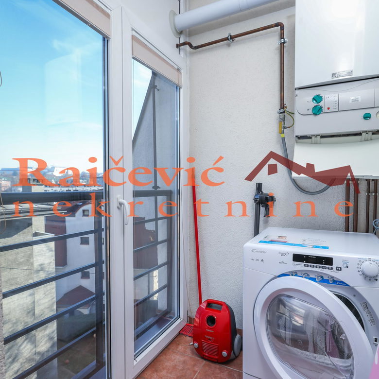 Četvorosoban stan na prodaju, Voždovac, Beograd, 86m², 299.000 €