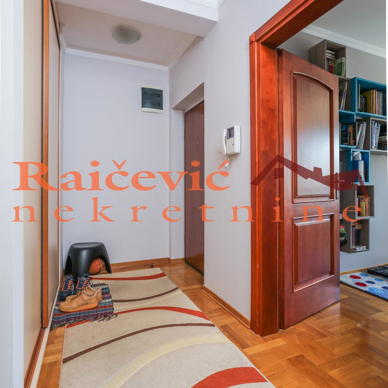 Četvorosoban stan na prodaju, Voždovac, Beograd, 86m², 299.000 €