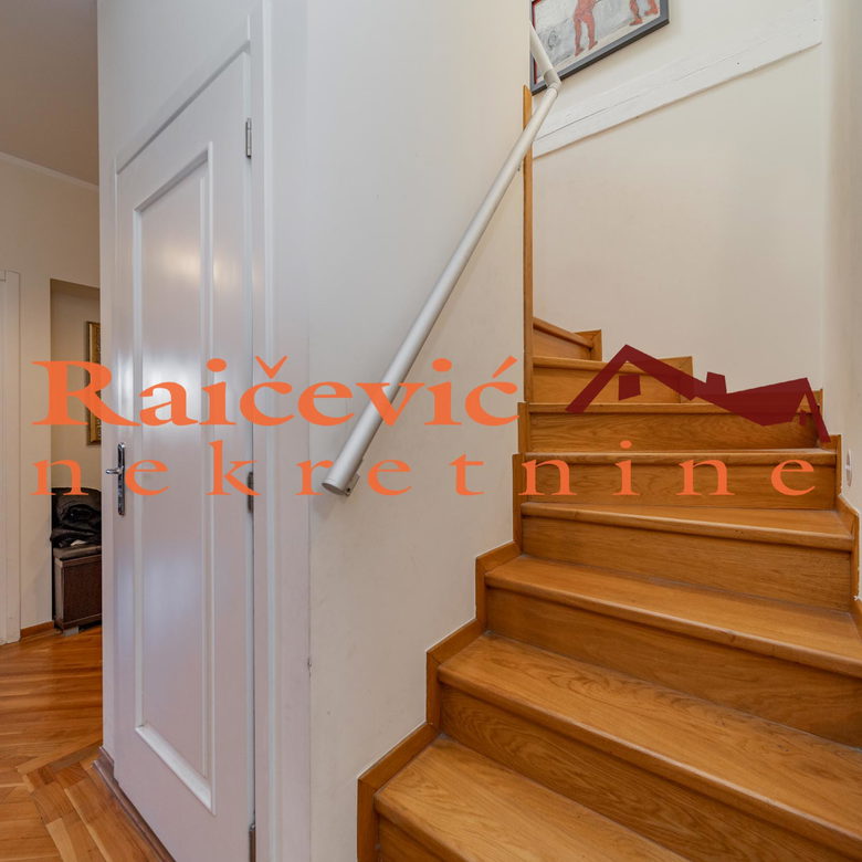 Petosoban stan na prodaju, Vukov Spomenik, Beograd, 160m², 595.000 €