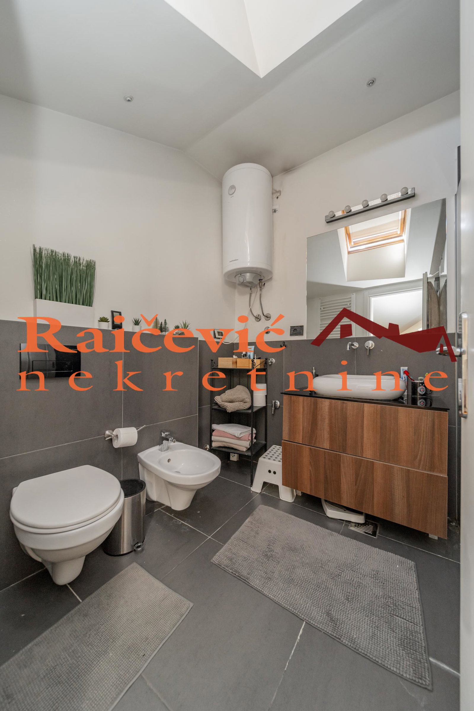 128017 Petosoban stan na prodaju, Vukov Spomenik, Beograd, 160m², 595.000 €