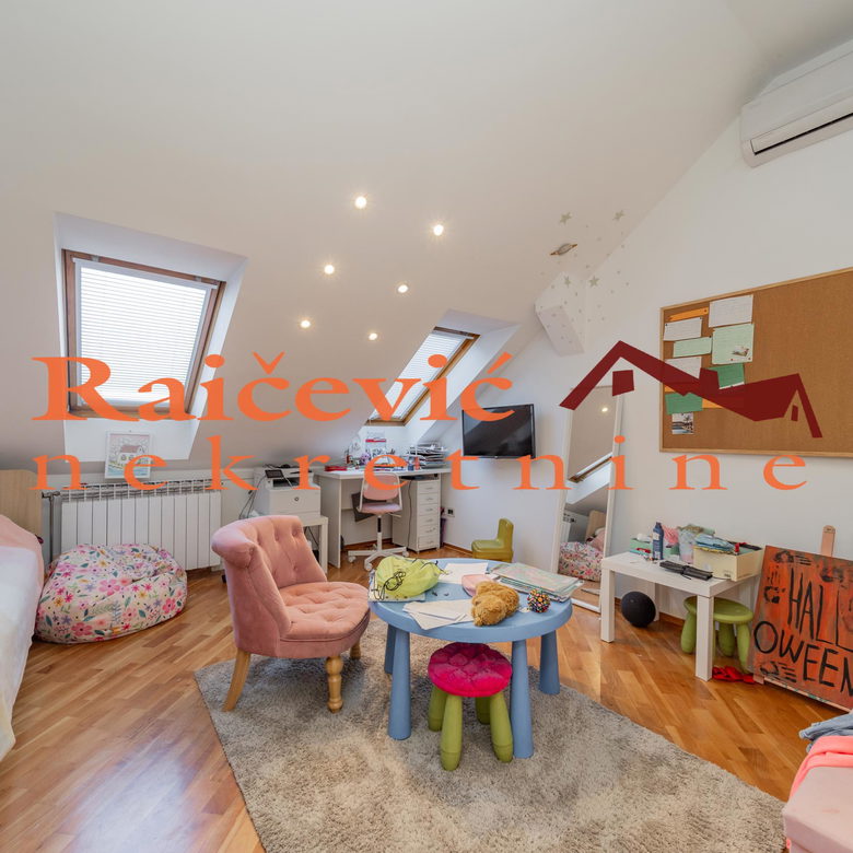 Petosoban stan na prodaju, Vukov Spomenik, Beograd, 160m², 595.000 €