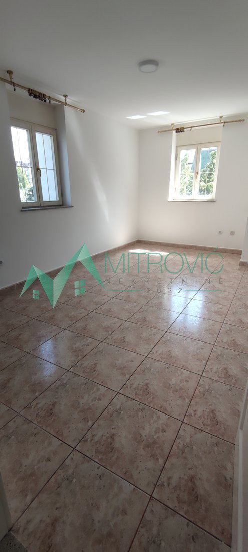 13 Lokal na prodaju, Nova Detelinara, Novi Sad, 300m², 3.500 €