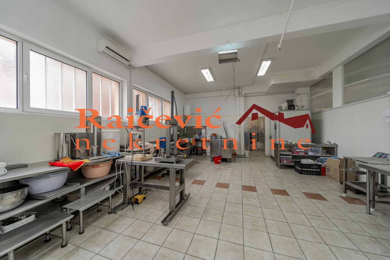 Lokal Prodaja Beograd Vojvode Vlahovića 315 m2