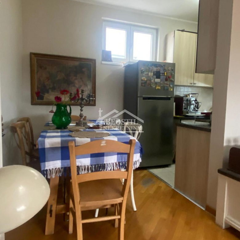 Trosoban stan na prodaju, Voždovačka Crkva, Beograd, 88m², 240.000 €