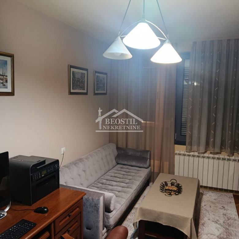 Četvorosoban stan na prodaju, Gradska Bolnica, Beograd, 104m², 348.000 €