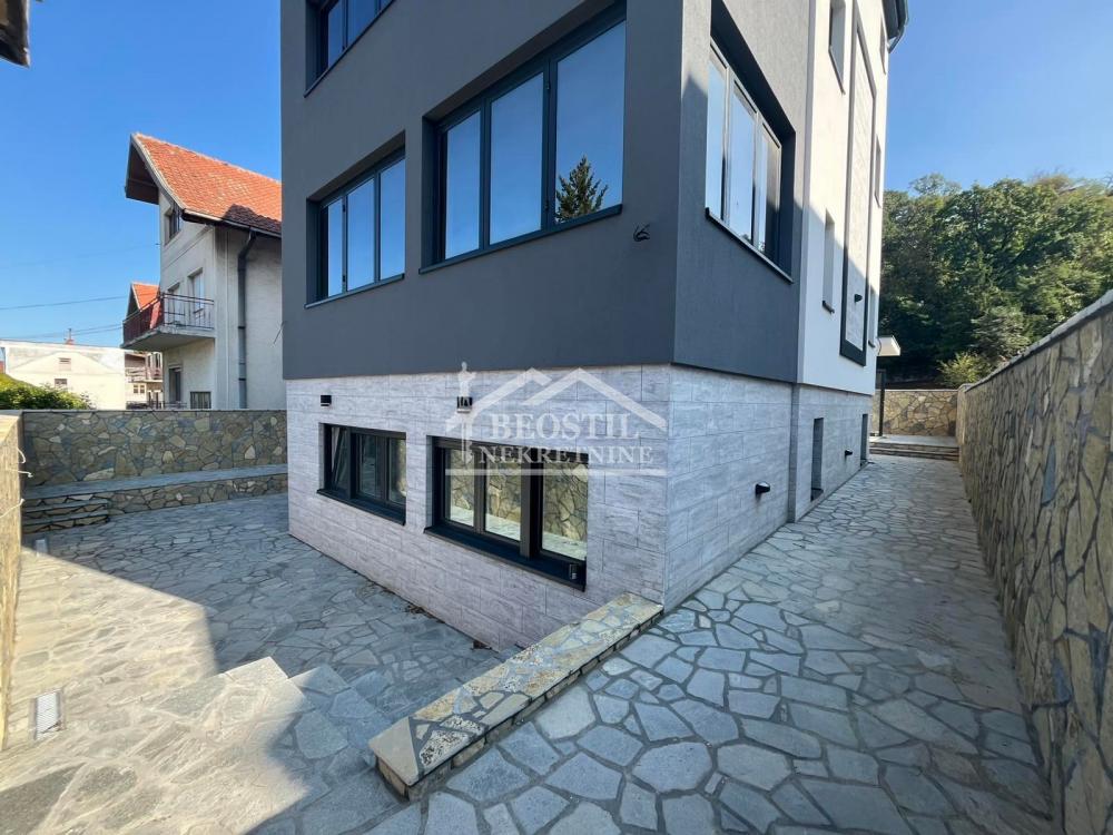 Četvorosoban stan na prodaju, Centar, Smederevo, 83m², 168.900 €