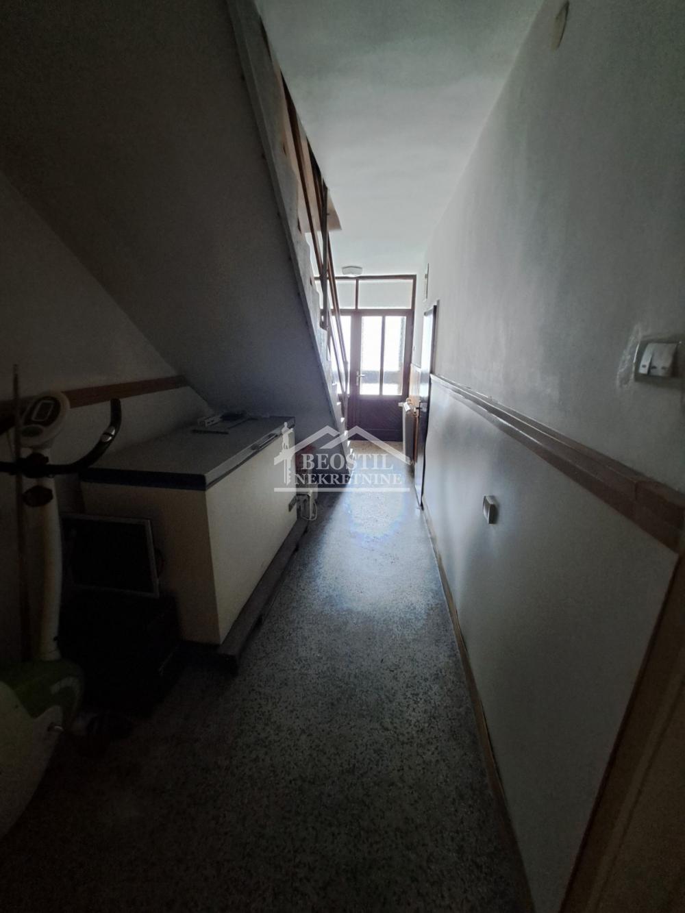 132024571_11_20251015104518 Kuća Prodaja Beograd Centar (Voždovac) 180 m2