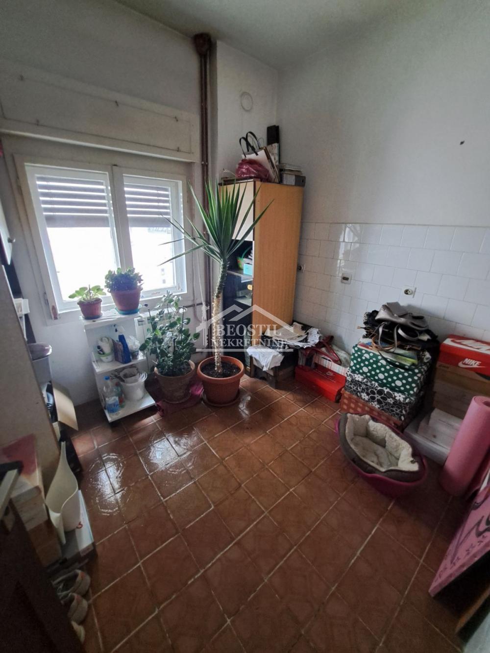 Kuća Prodaja Beograd Kuća Prodaja Beograd Centar (Voždovac) 180 m2