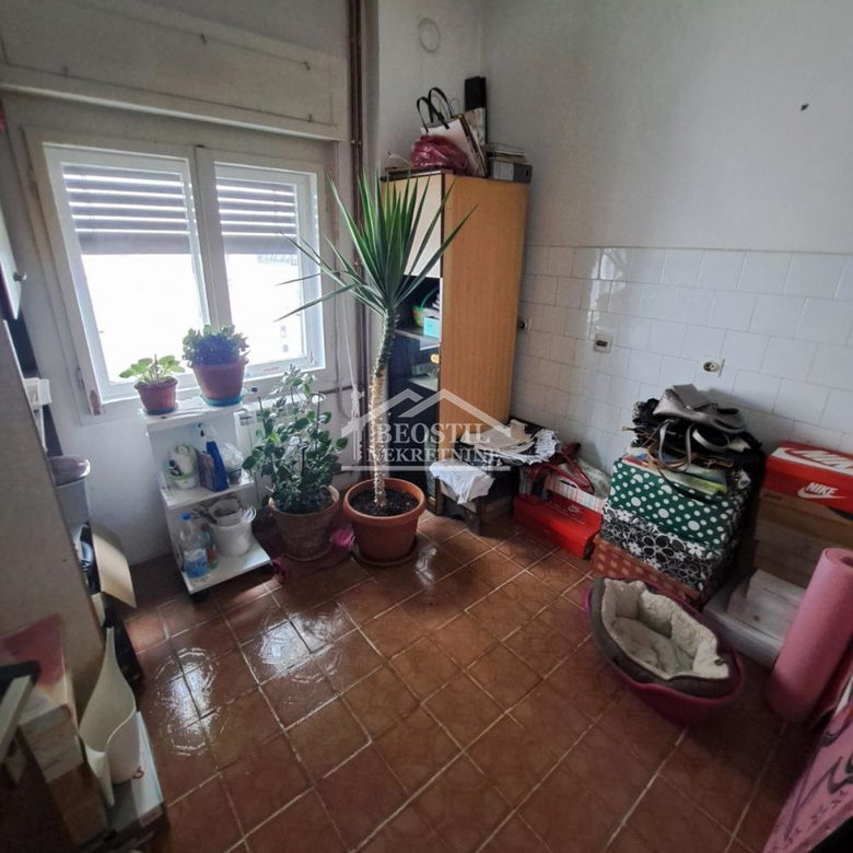 Kuća Prodaja Beograd Centar (Voždovac) 180 m2