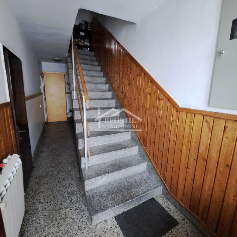 Kuća Prodaja Beograd Centar (Voždovac) 180 m2
