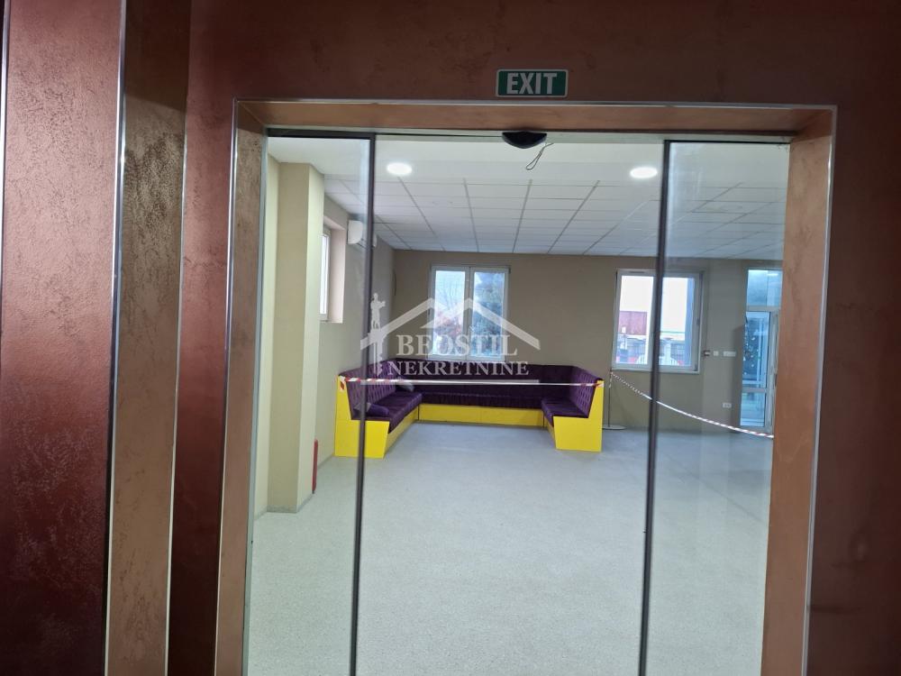Lokal za izdavanje, Ledine, Beograd, 400m², 4.000 €/mes