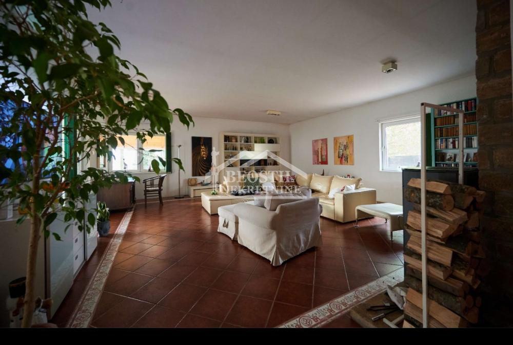 132024735_16_20251230175201 Kuća na prodaju, Centar, Kikinda, 304m², 350.000 €