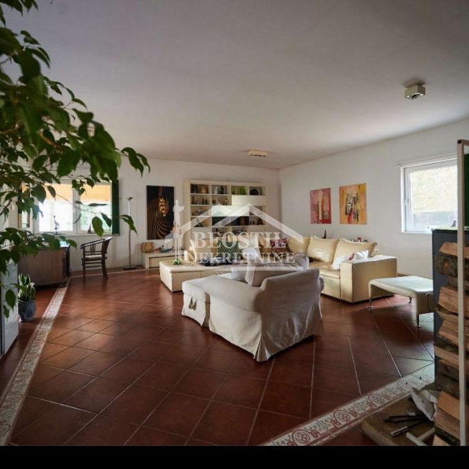 Kuća na prodaju, Centar, Kikinda, 304m², 350.000 €