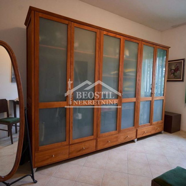 Kuća na prodaju, Centar, Kikinda, 304m², 350.000 €