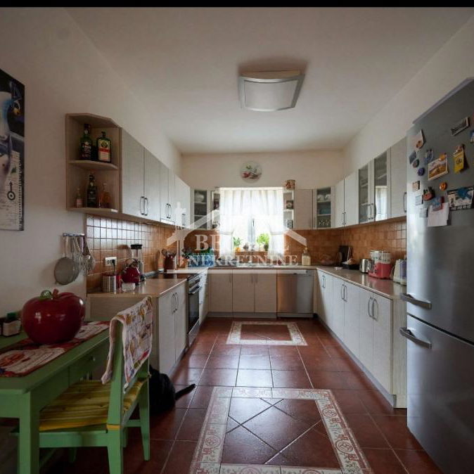 Kuća Prodaja Kikinda  304 m2