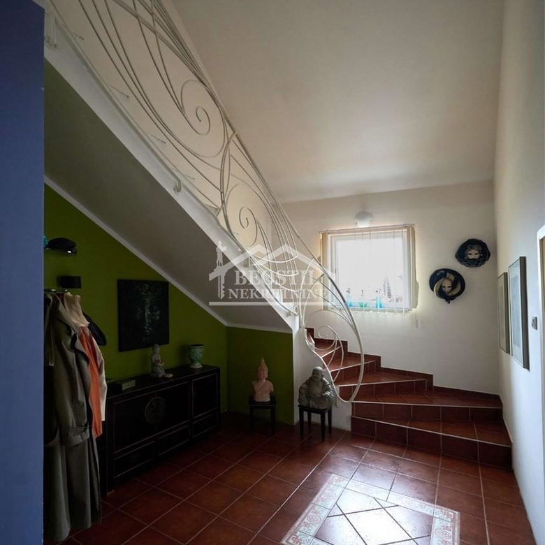 Kuća Prodaja Kikinda  304 m2