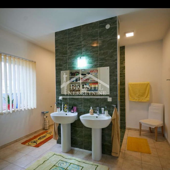 Kuća na prodaju, Centar, Kikinda, 304m², 350.000 €