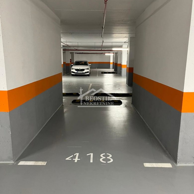 Garaža Prodaja Beograd Tošin Bunar 14.4 m2