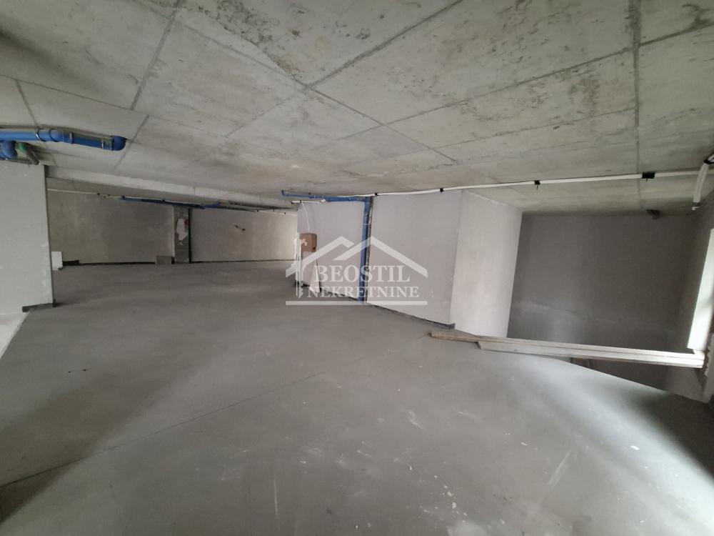 Lokal Prodaja Beograd Banovo Brdo 371.73 m2