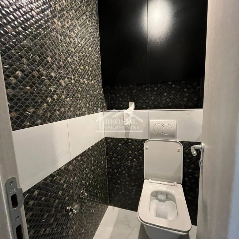 Četvorosoban stan na prodaju, Centar, Smederevo, 130m², 175.000 €