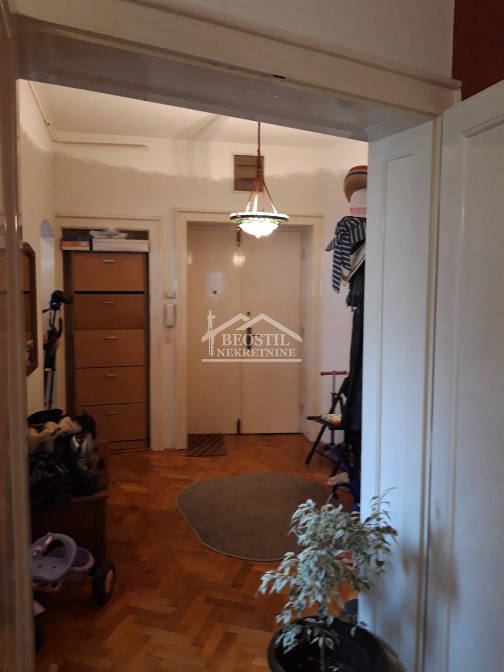 Trosoban stan na prodaju, Skupština, Beograd, 99m², 429.000 €