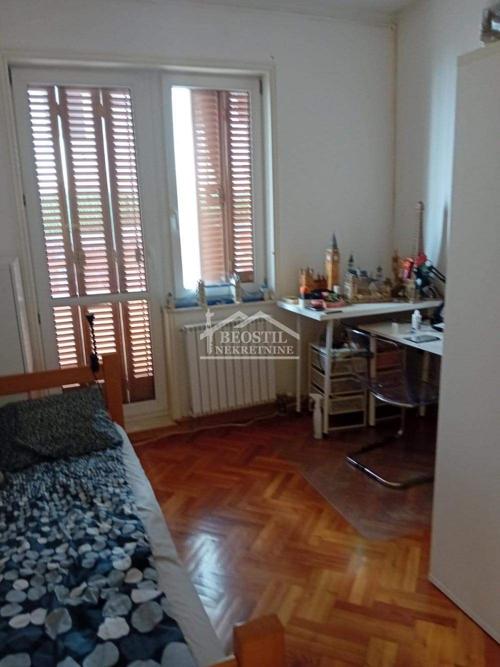 Stan Prodaja Beograd FON 161 m2