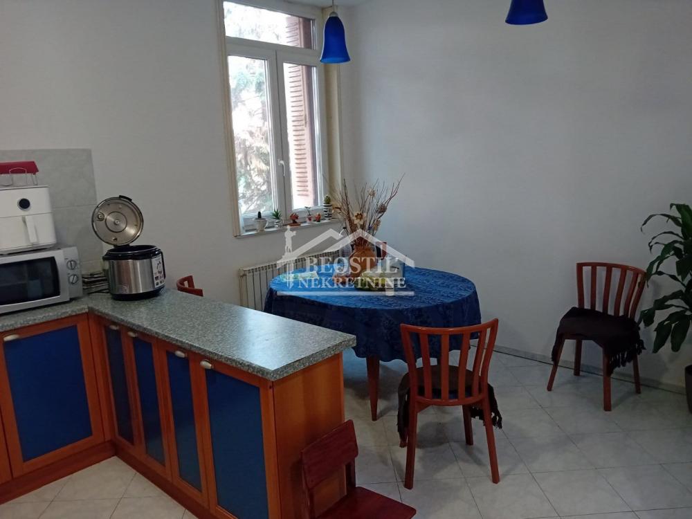 Stan Prodaja Beograd FON 161 m2