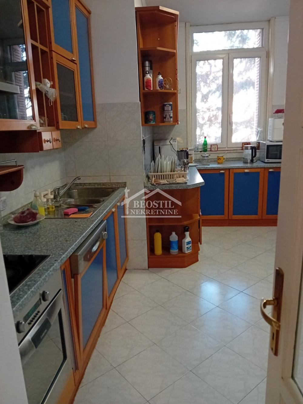 Stan Prodaja Beograd FON 161 m2