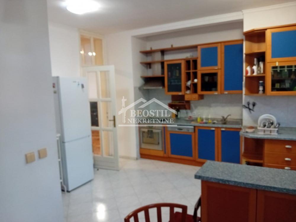 Stan Prodaja Beograd FON 161 m2